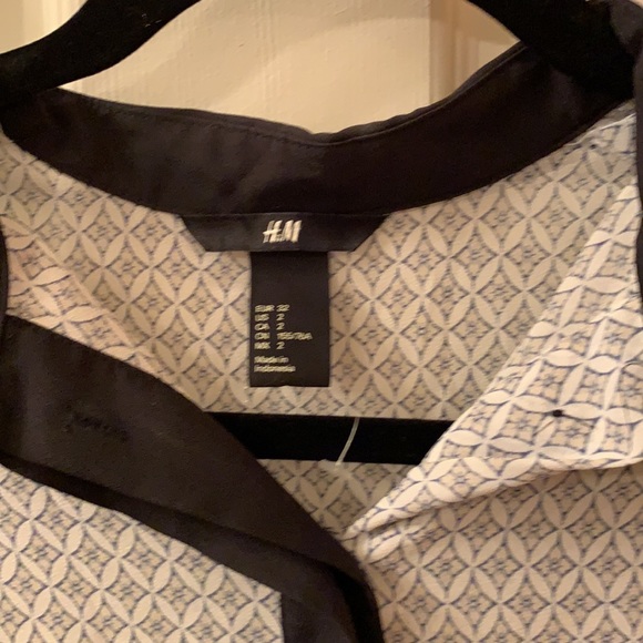 Cute Medium Designer H&M Blouse - Picture 5 of 7